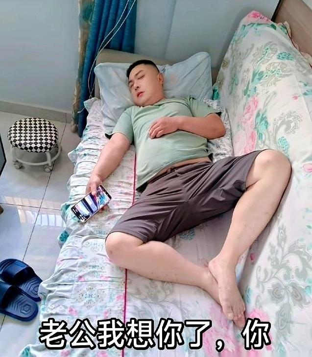 安徽男子王涛，刚把重病父亲送进养老院，自己却在睡梦中猝死了。

过去一年多，他白