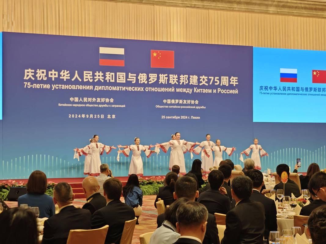 中俄友谊的基础从来不是地缘博弈的权宜之计，而是扎根在三个不可动摇的核心之上：首先