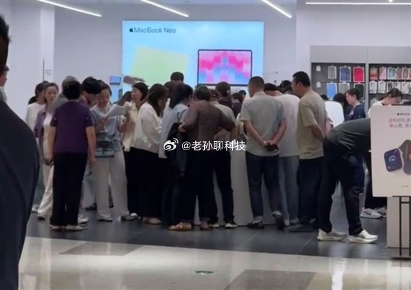 苹果后知后觉了，也开始学习华为，给高考生做贡献高考结束后，媒体报道，大量家长挤进