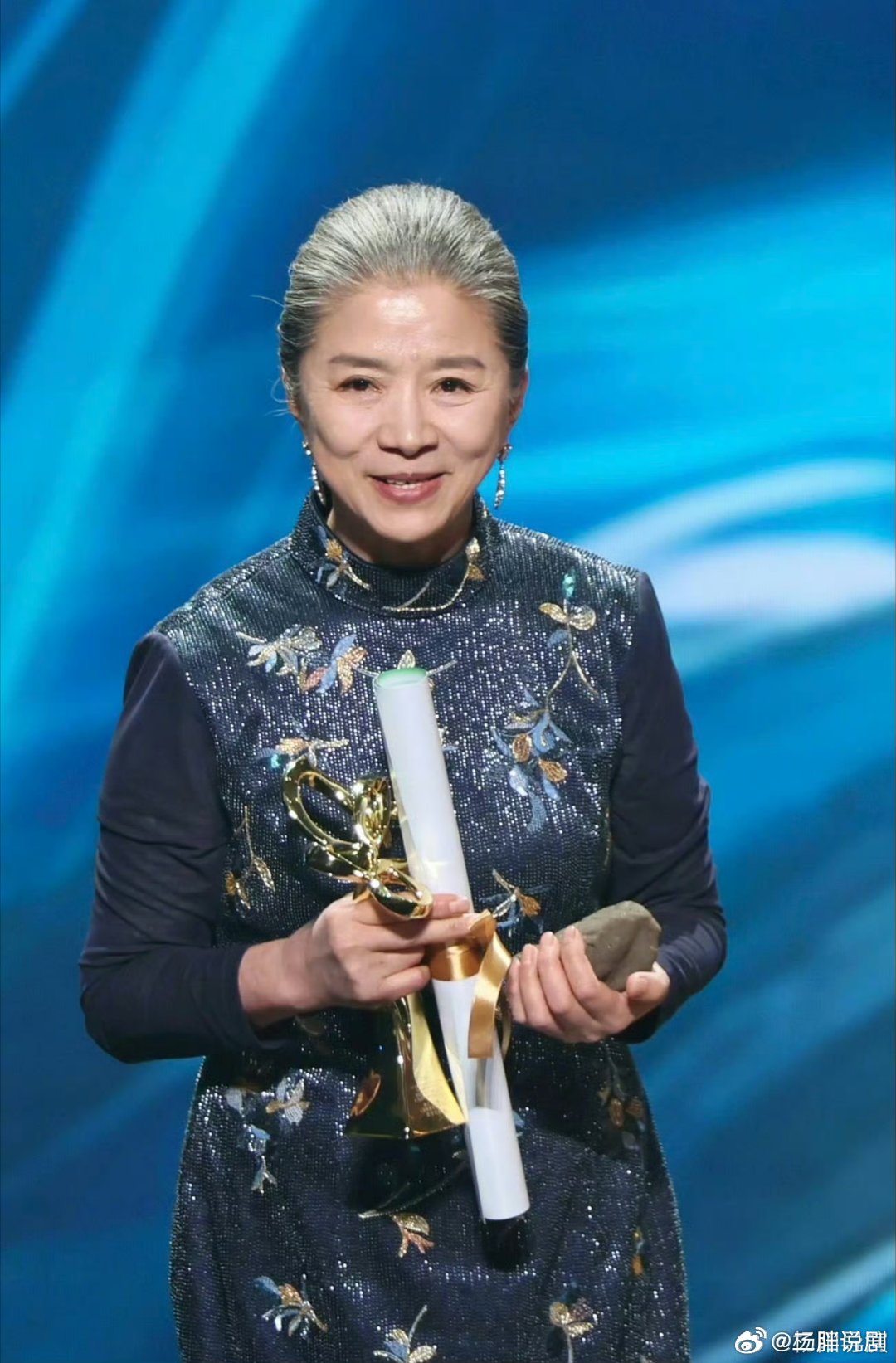 【二胖贺喜】迟蓬白玉兰最佳女配 迟蓬老师可算拿了一个奖，小时候看《沂蒙》就特别喜