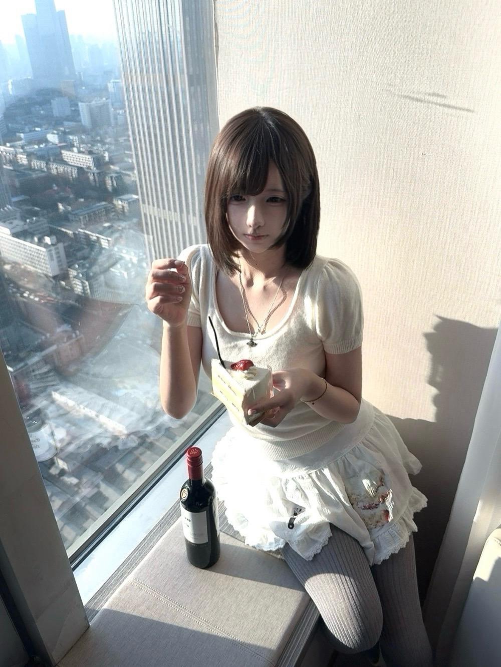 蛋糕配红酒是我的最爱。