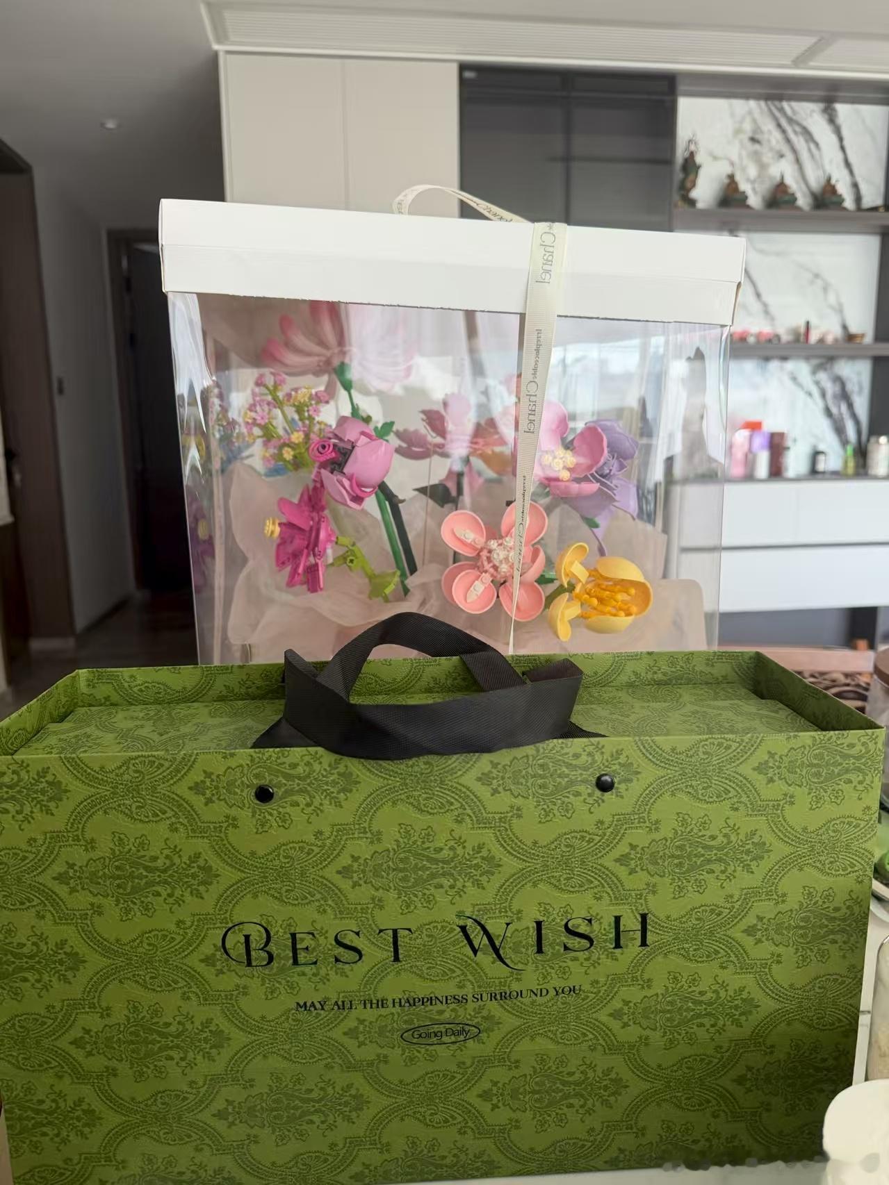 好吧好吧 真要和夏天说再见了 一些夏天的小记录一周没出门人都漂亮了  今天下午真