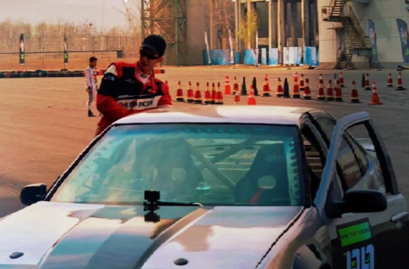 黄景瑜[超话]黄景瑜风驰赛车手黄景瑜烟花少年 这真的很帅[并不简单][并不简单]