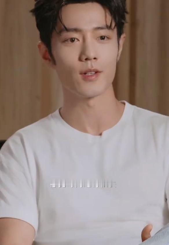 肖战长的很中国肖战白T牛仔裤清爽感 肖战白T牛仔裤清爽感，谁懂肖战长得很中国，满