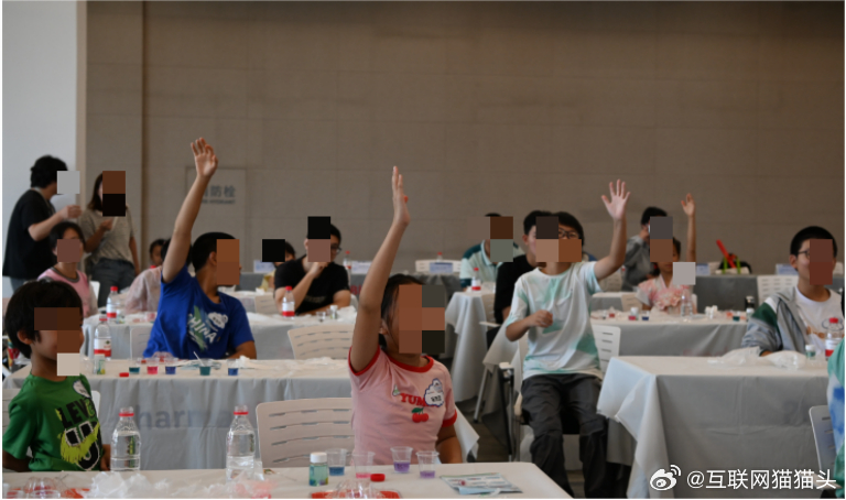 偶然发现江宁还有这么好的公益活动。南京秦淮爱康卓悦国金旗舰中心给特殊困难儿童做了