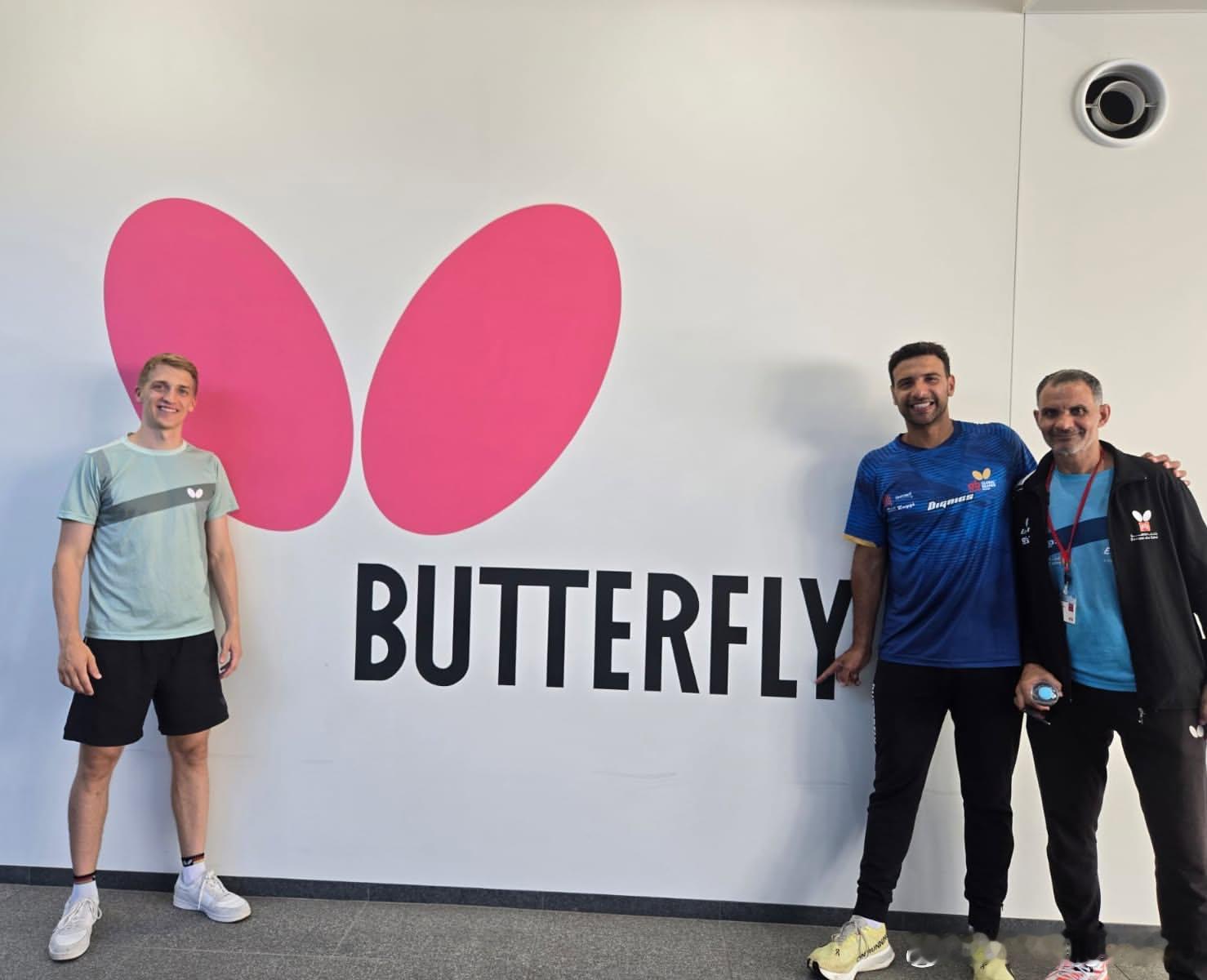 奥玛·阿萨尔和安东·卡尔伯格在🇯🇵东京参观蝴蝶工厂🦋🏓️ ​​​