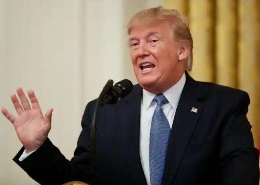 特朗普毫无底线，封锁海峡，钻法律空子，还给自己留有后手？

特朗普封锁海峡后，很