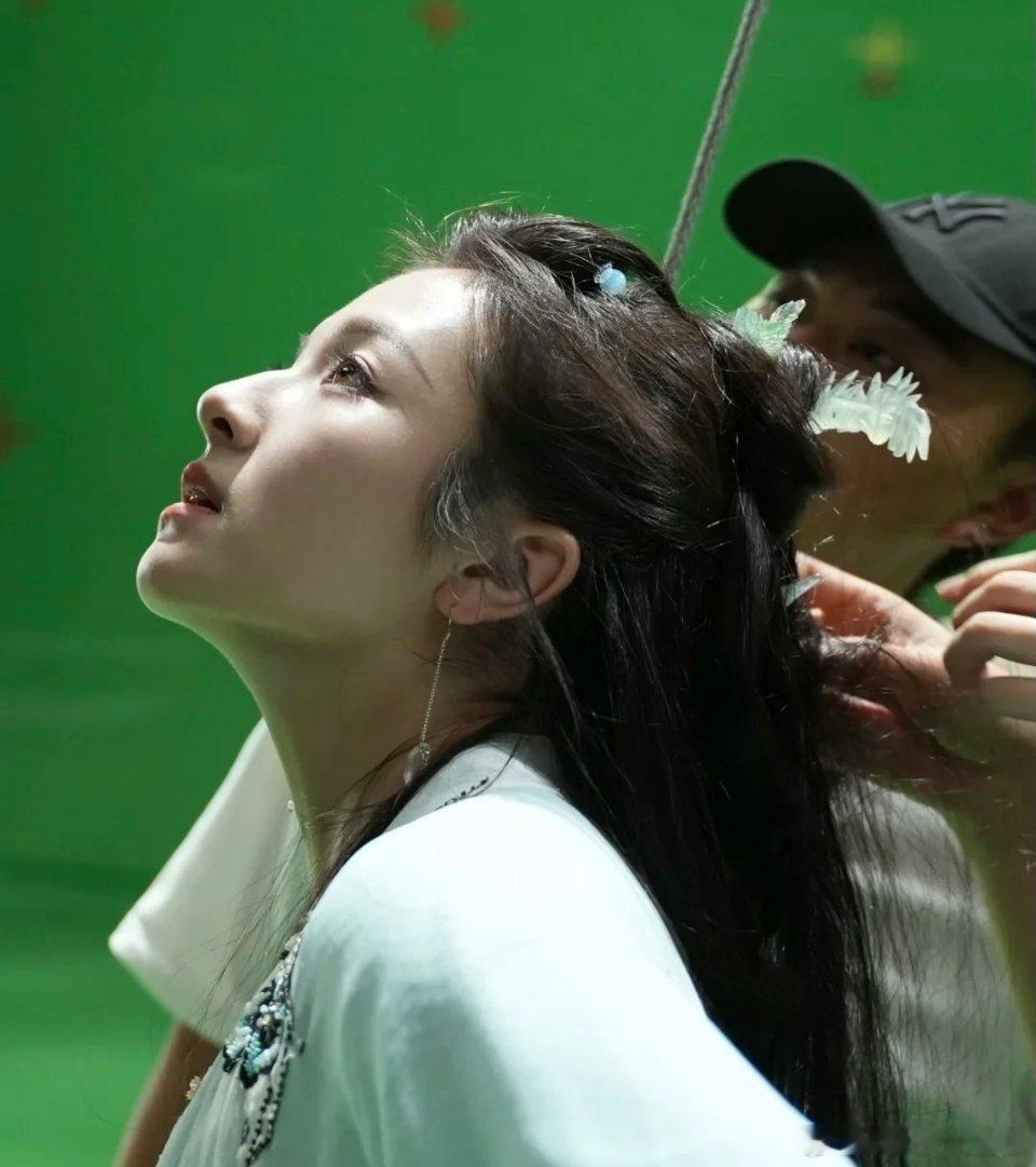 神女含泪问苍天，李兰迪现在有一种特别的美，姐的颜值外挂背后必有高人指点 ​​​