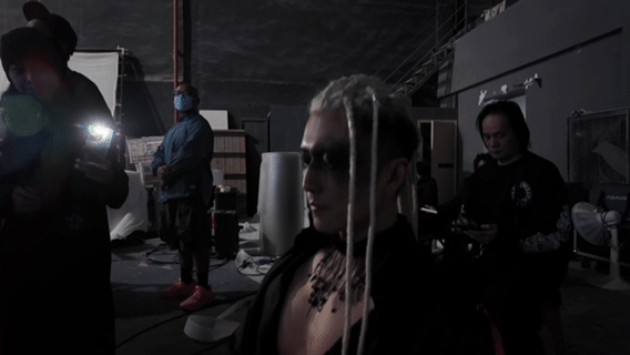 谢霆锋胸肌直拍 谢霆锋的新外号+1：“谢挺胸”！拍《推倒重来》MV意外露出胸肌，