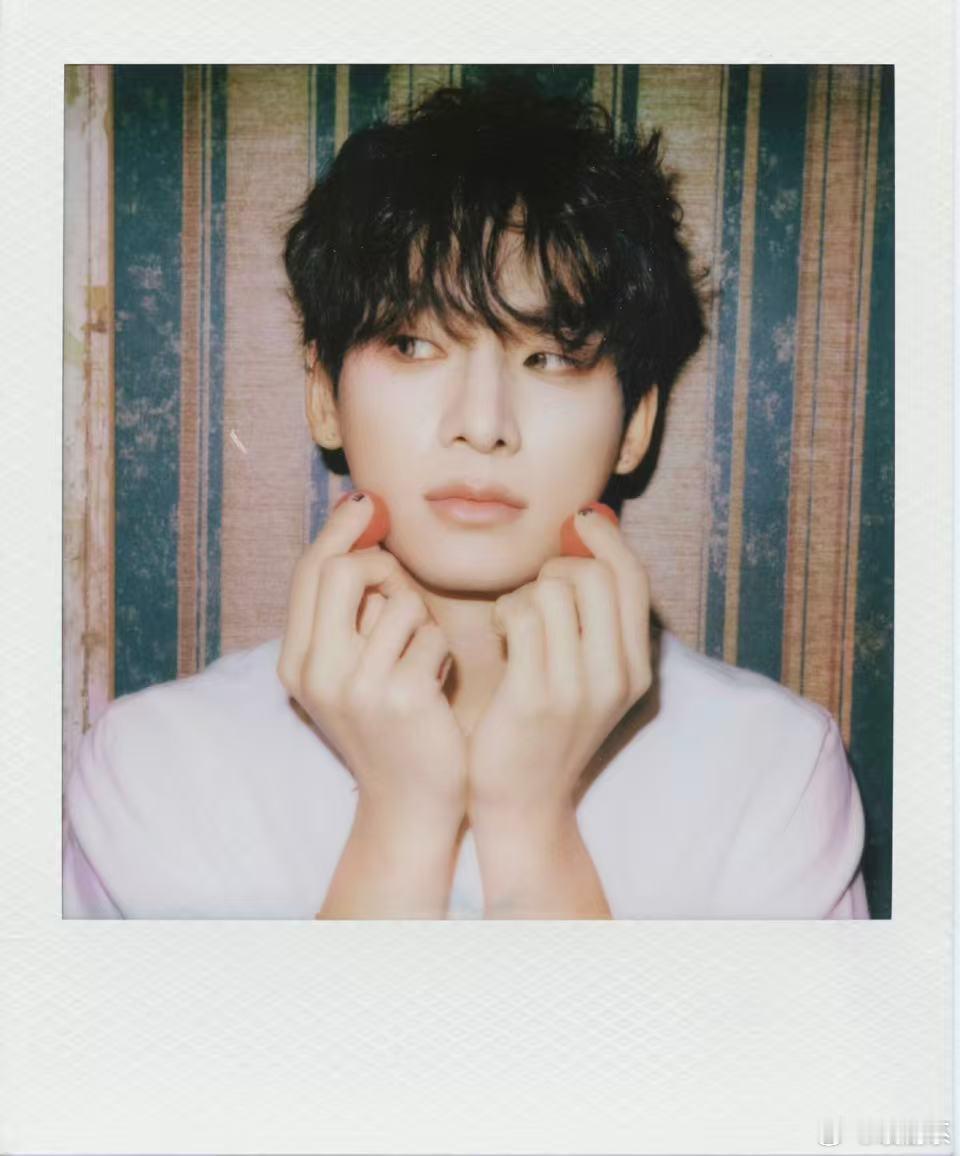 我家那小子姚琛与黄誉博挑战冬泳 终于知道姚琛为什么叫慷慨了，换衣服都不带犹豫的。