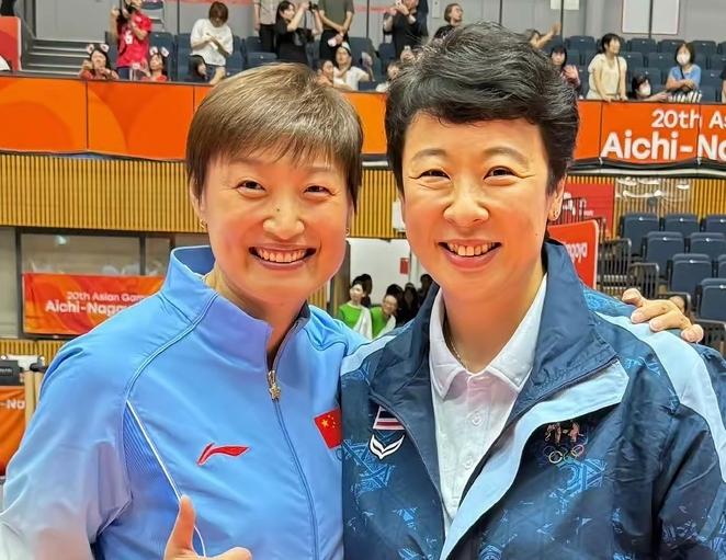 杨昊和冯坤同是雅典奥运会冠军，她们是队友，都是老帅陈忠和的弟子，都是当时队伍里的