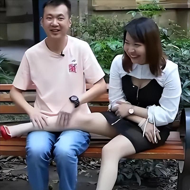 35岁女子相亲34岁男子，两个都没有结婚过，两人在餐厅上坐下不到几分钟。女子开门