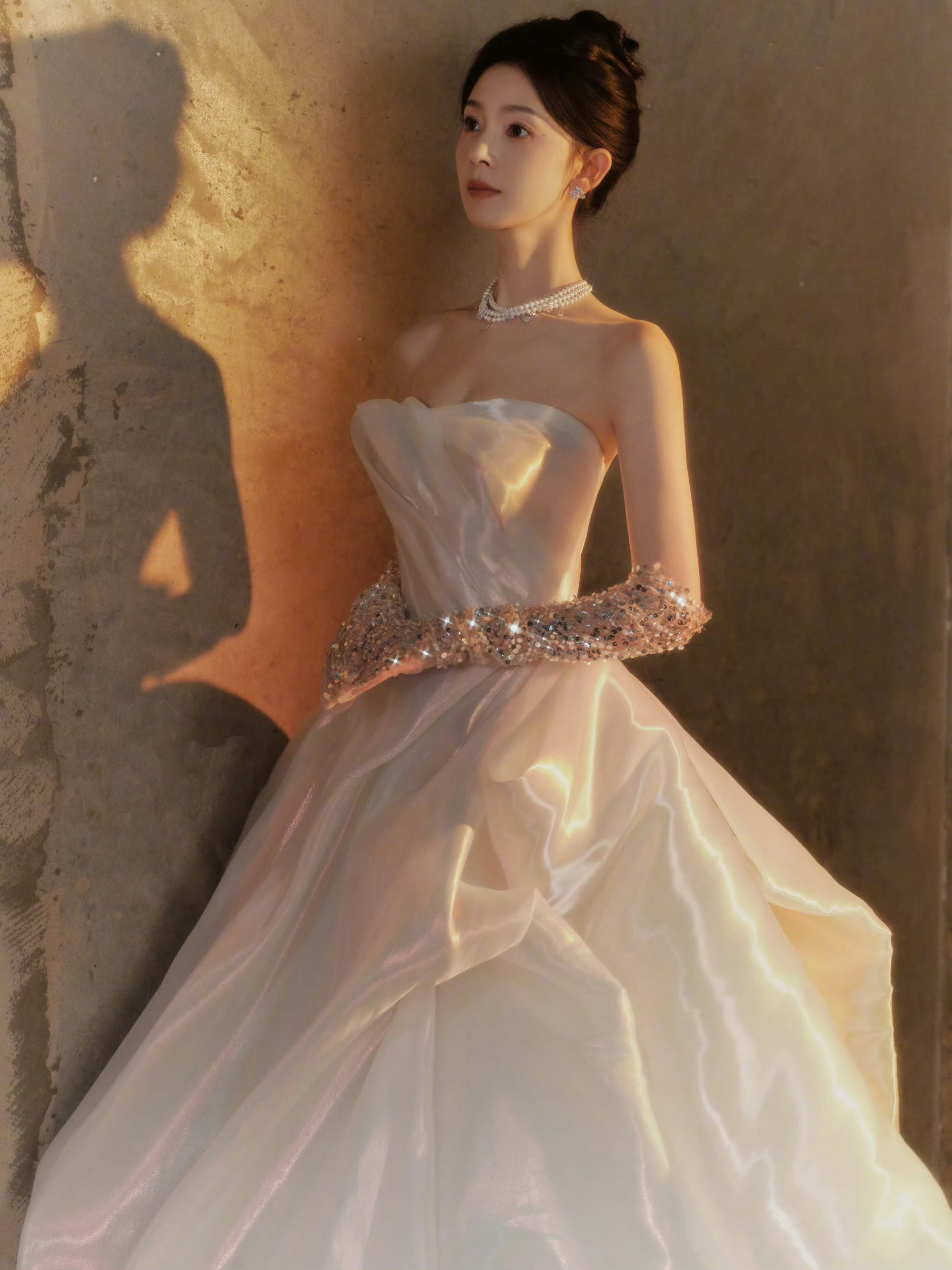 陈瑶穿了五彩斑斓的白 微博视界大会的视觉盛宴是陈瑶给的！白裙却能穿出“五彩斑斓”