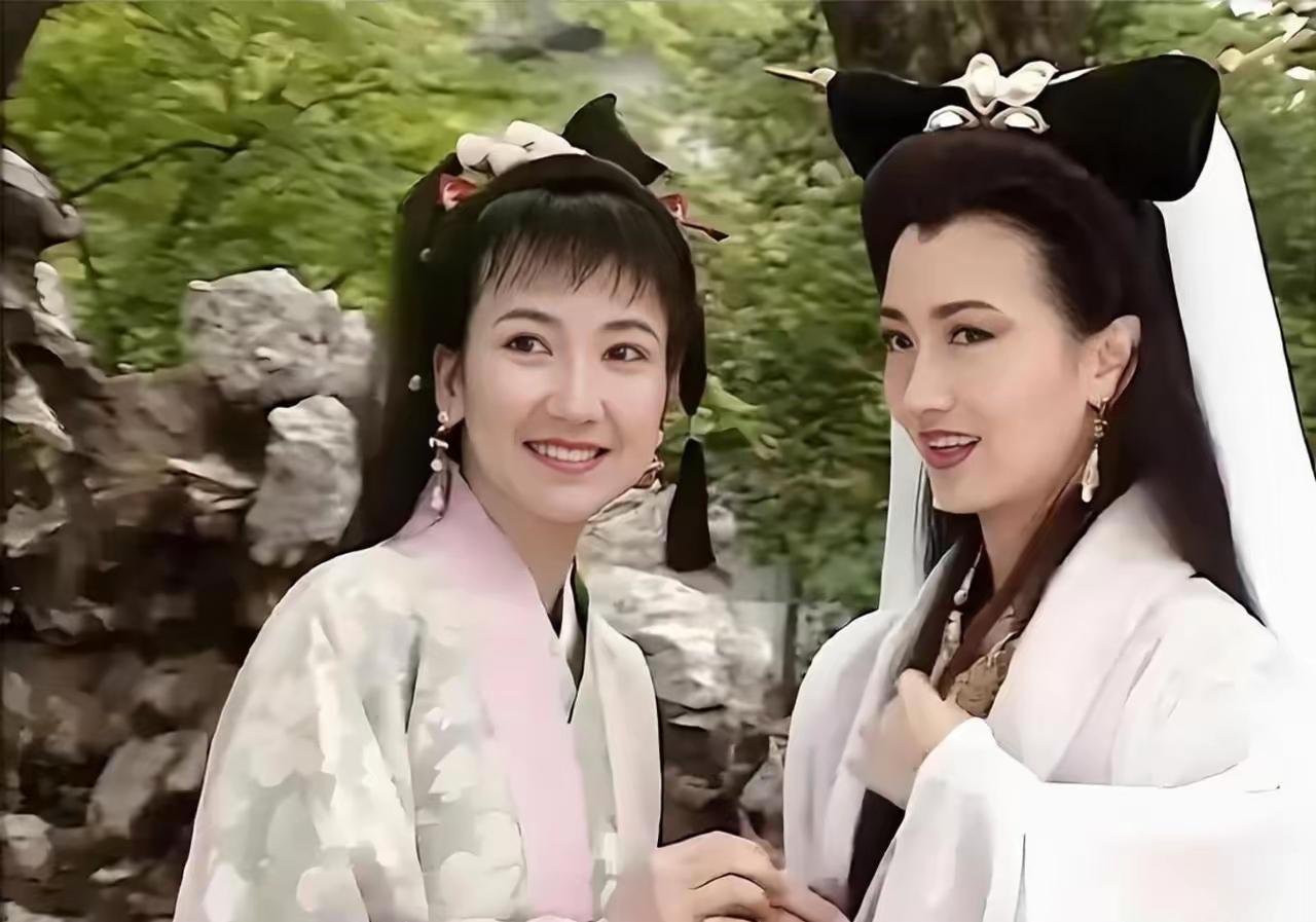 我觉得最美的还是赵雅芝的白素贞，另外范文芳那版的白蛇和青蛇也都好漂亮啊！

个人