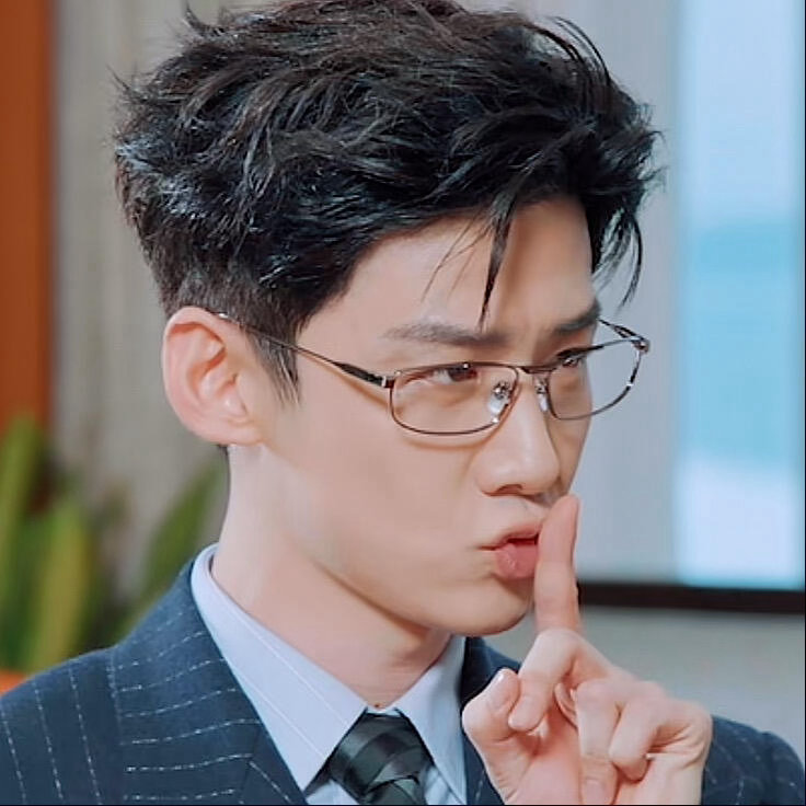 现发的白白依然笑疯bushi😬（可爱疯小表情也确实别太丰富了哥哥😬依然老接梗