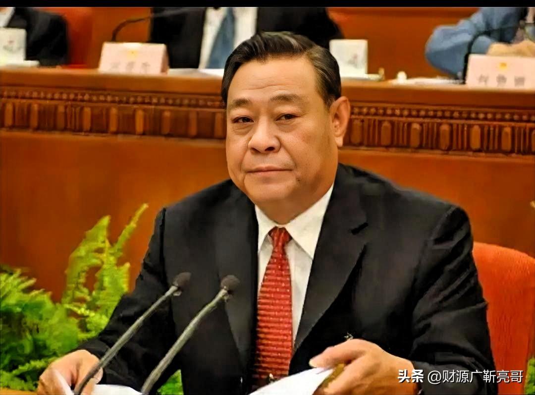 说起山东的老一辈领导，有个名字一提起来，老百姓心里是有杆秤的。

李春亭，地地道