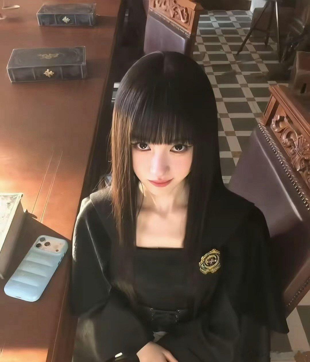 外网热议鞠婧祎新剧造型外网热议鞠婧祎万花世界造型：和人类不一样呢！好会夸外网热议