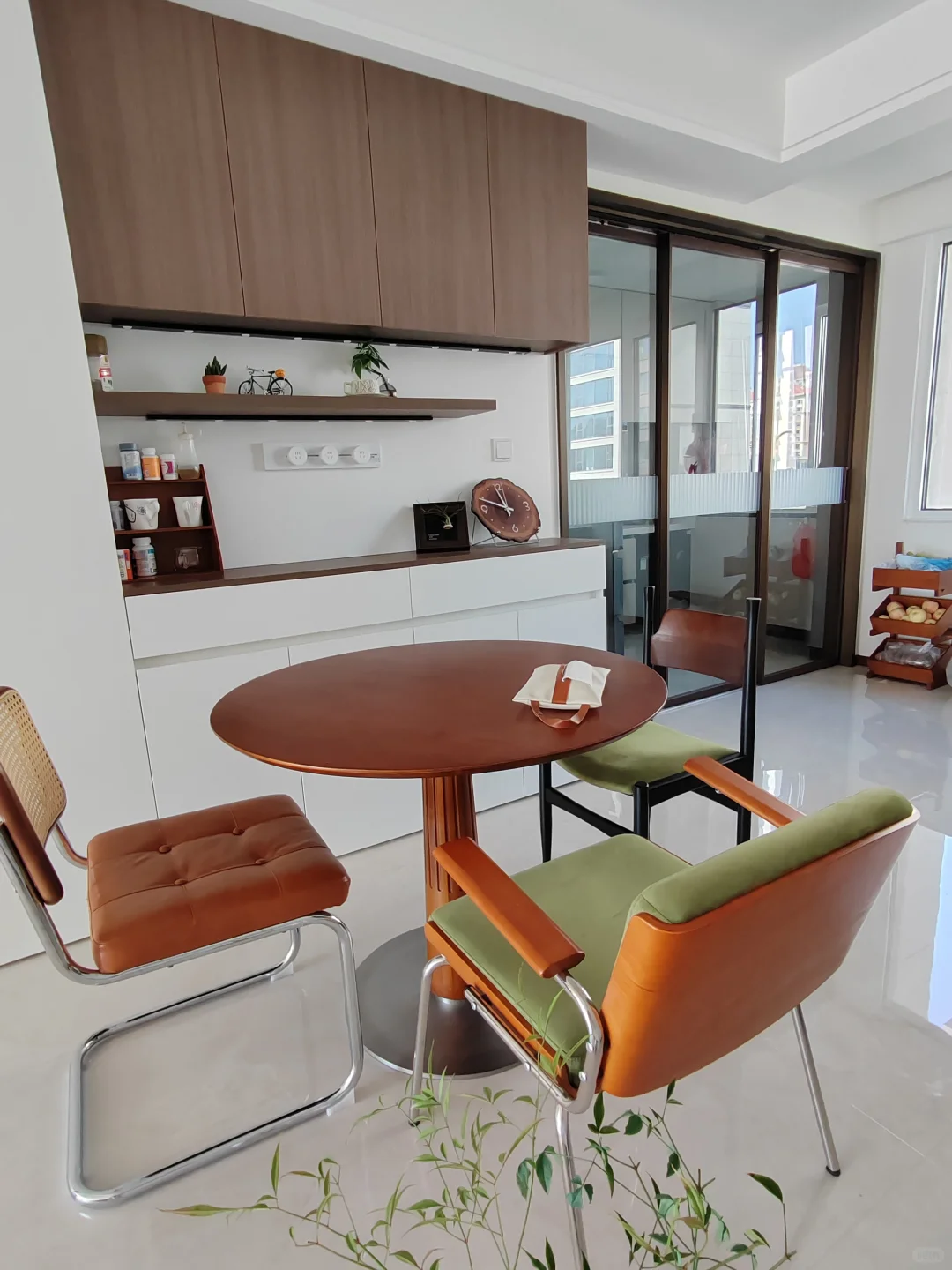 笑不活了，一把餐椅耗时六个月了😂