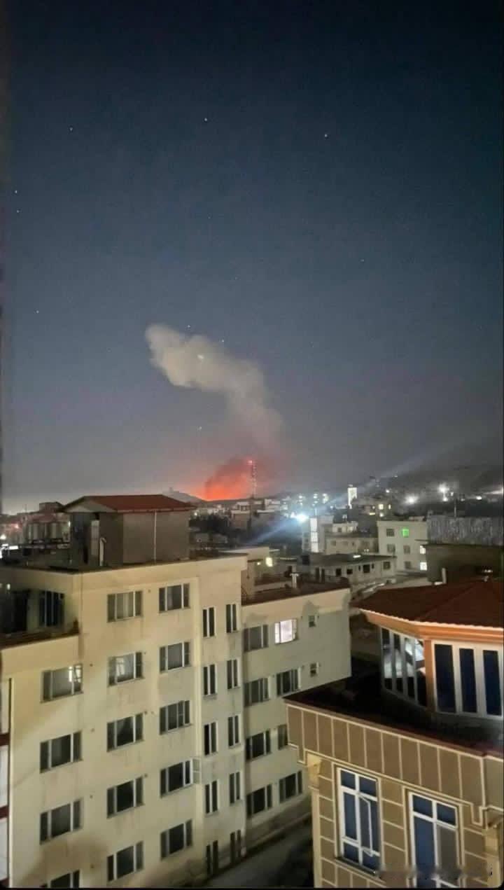 ❗️🇵🇰🇦🇫 巴基斯坦与阿富汗军事冲突详情

巴基斯坦对喀布尔以及坎大哈