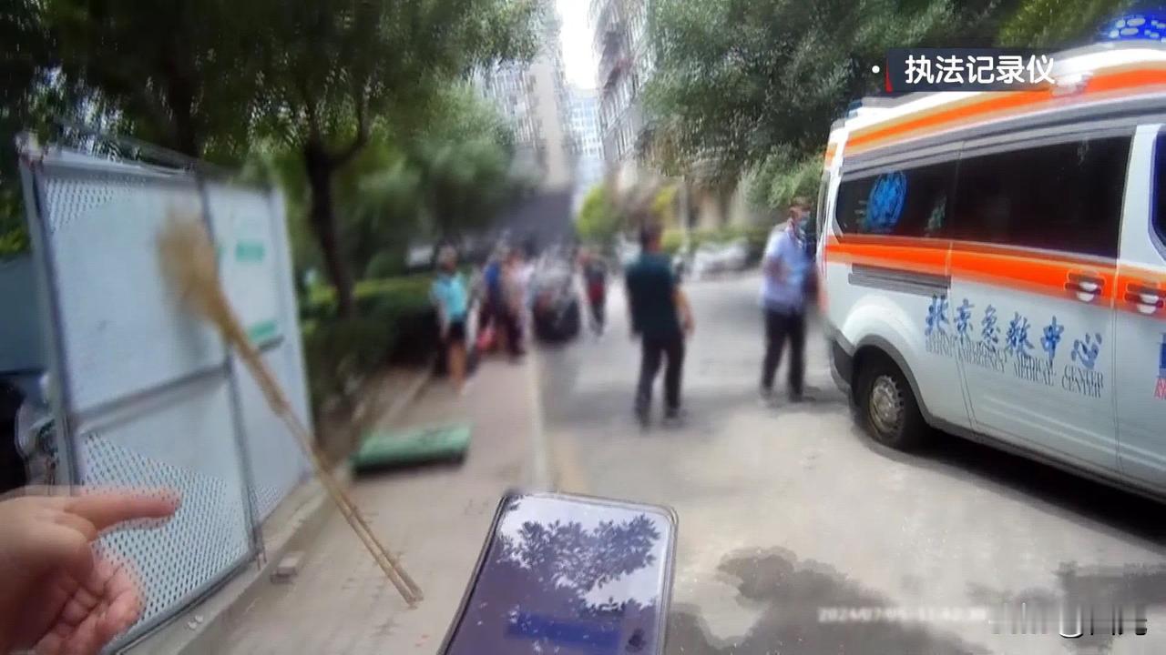 记得警方有一条非常醒目的公益广告，即不要打架，打输住院，打赢坐牢。果不其然，老夏