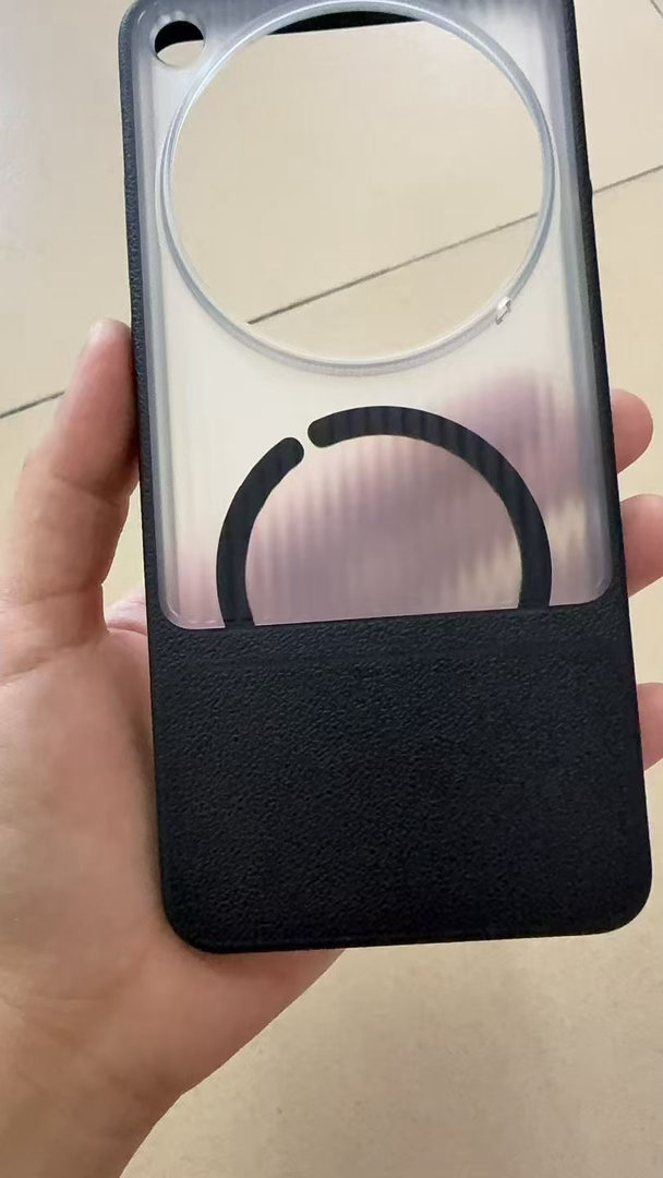有点尬…工厂发过来的oppo find x9 ultra 素皮版磁吸壳图，感觉云