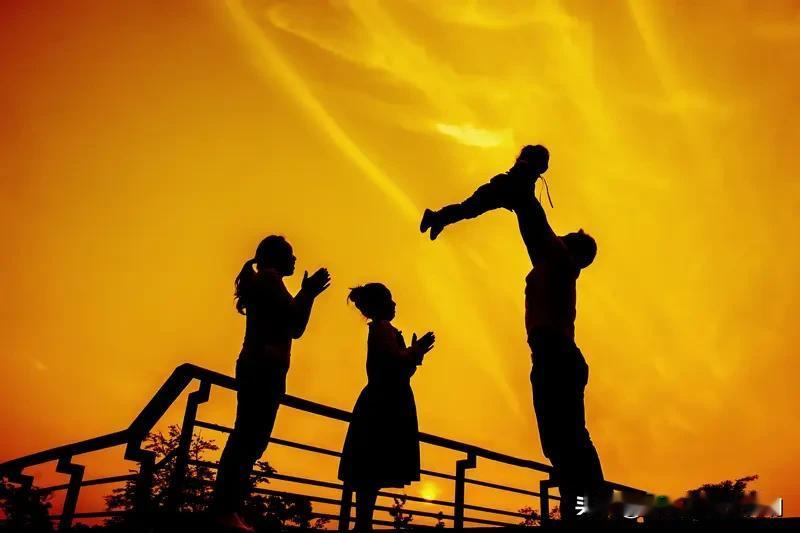 为家，我求“容”字。朋友装修新房累瘦一圈，完工时她问家最该有什么，我觉得就是“容