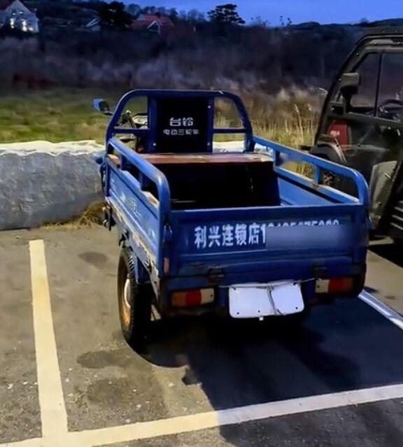 最近，有个中国网友在瑞典哥德堡的小岛上邂逅了中国产电动三蹦子，瞬间有回村的感觉。