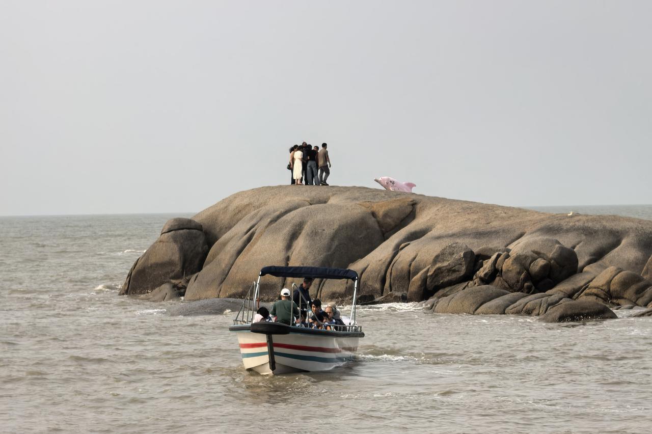 三娘湾的海是慢下来的时光｜来钦州，总要去一趟三娘湾吧。踩踩沙滩，看看渔船，吹吹带