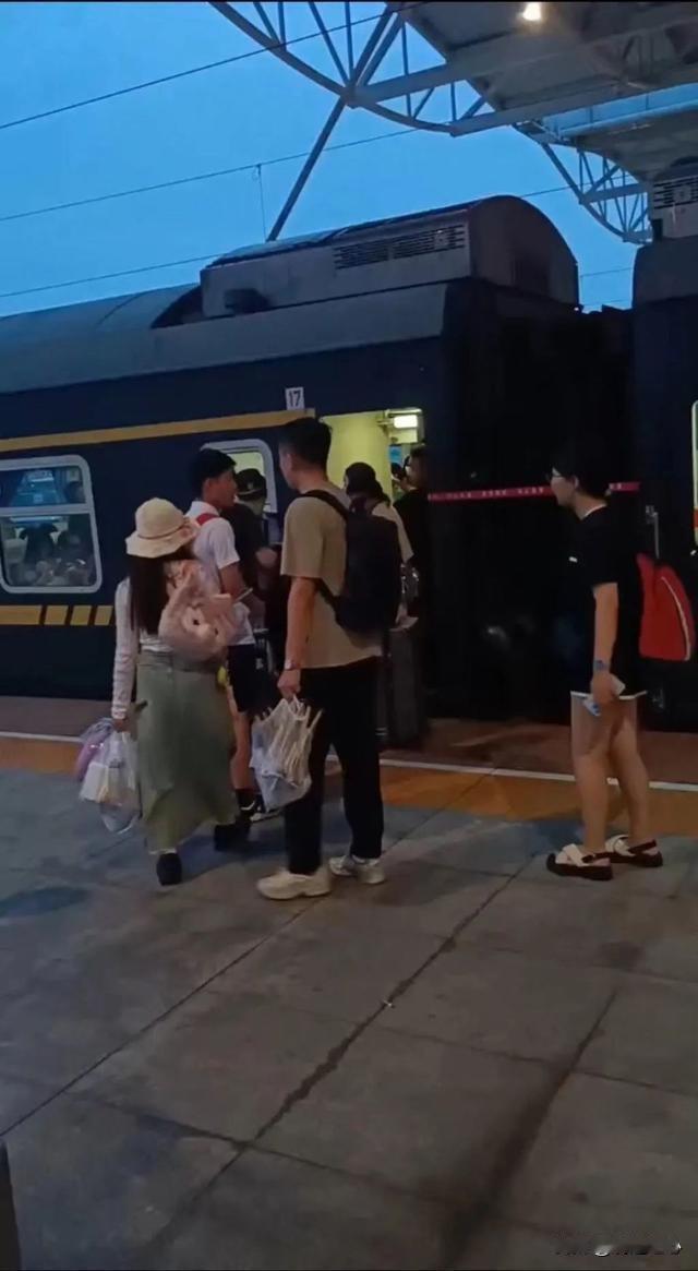 结婚后过这样的日子，真的还有必要吗？男子（林立原）每天6小时162公里跨城上班的