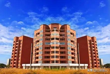 为什么房价只能涨不能跌，为什么要千方百计阻止房价下行。每平米几千元建房成本为什么