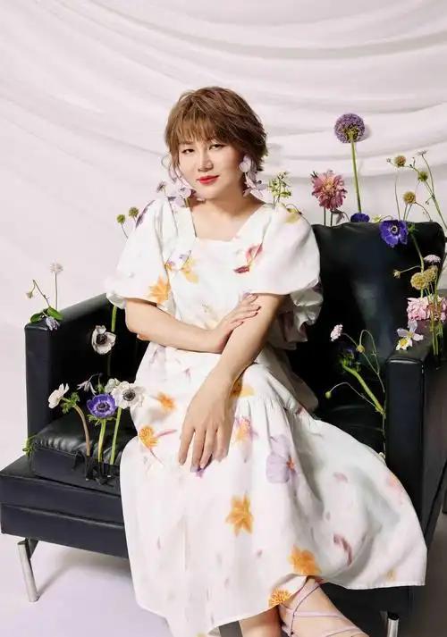 杨天真滑雪受伤休养20天后复胖20斤的消息冲上热搜，面对部分网友“自律人设崩塌”