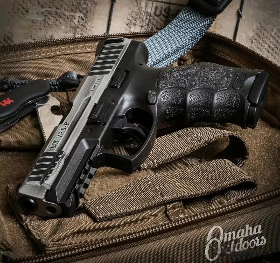  HK VP9手枪于2014年6月推出，采用了短后座行程操作、闭膛待击原理 使用