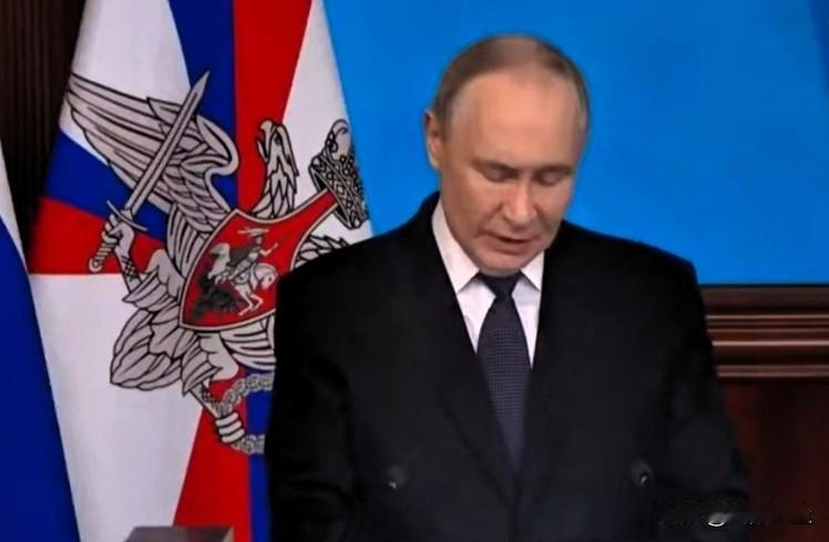 普京:“欧洲当局正在向其民众灌输所谓‘与俄罗斯发生冲突不可避免’的恐惧，声称必须