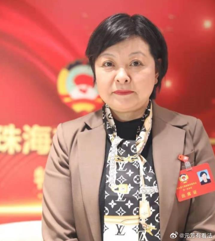 戴LV丝巾受访的女局长任新职5个月后被查！这位名叫李桃艳的女局长，此前在一次接受