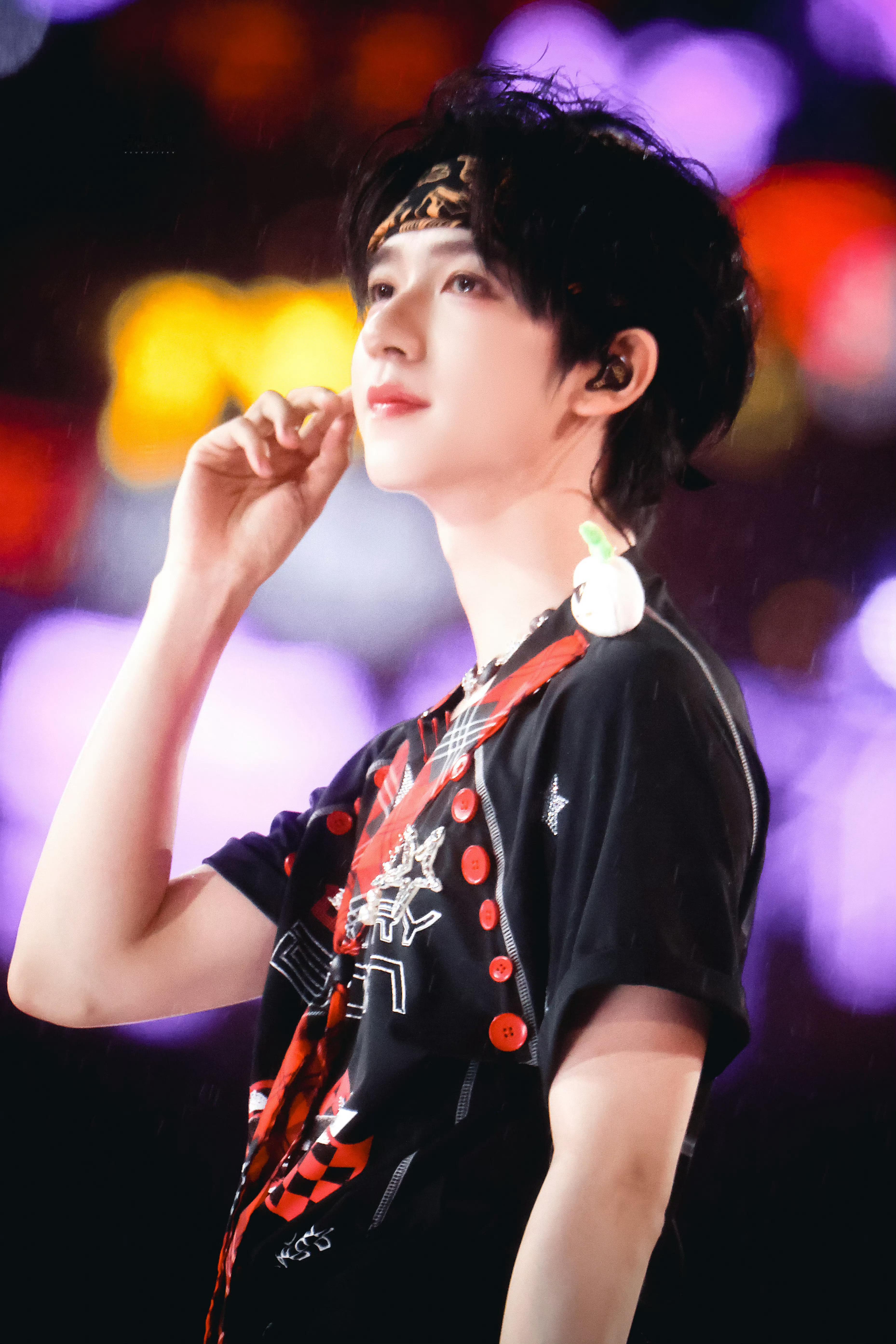 贺峻霖贺峻霖HUAWEI nova代言人💚 贺峻霖五十公里桃花坞6“‘明天’在