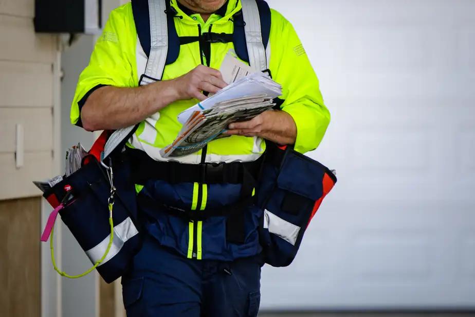 移居加拿大，最不习惯的一点，就是得经常查邮箱，最怕收到保险、电费账单或交通罚单，