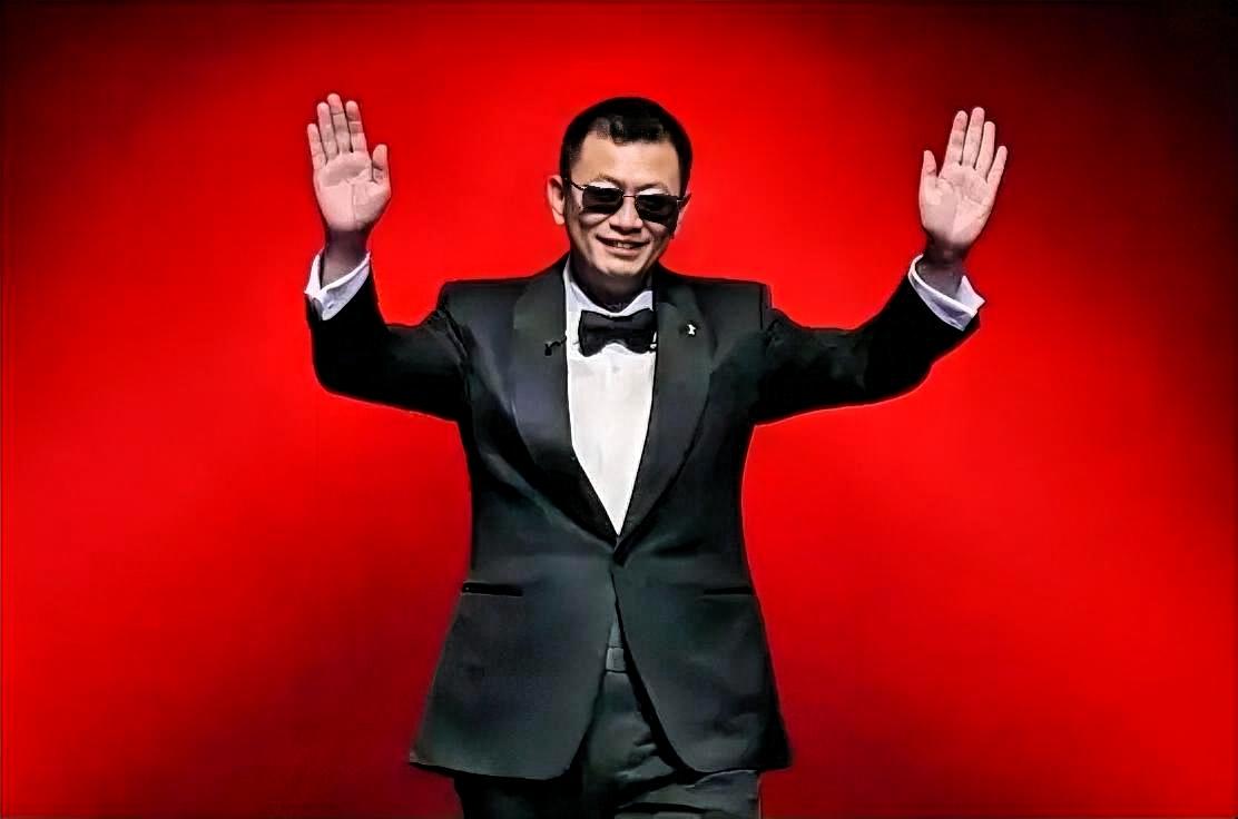 - 不屑回应：作为国际知名大导演，王家卫可能觉得这些争议不值得他浪费时间和精力去