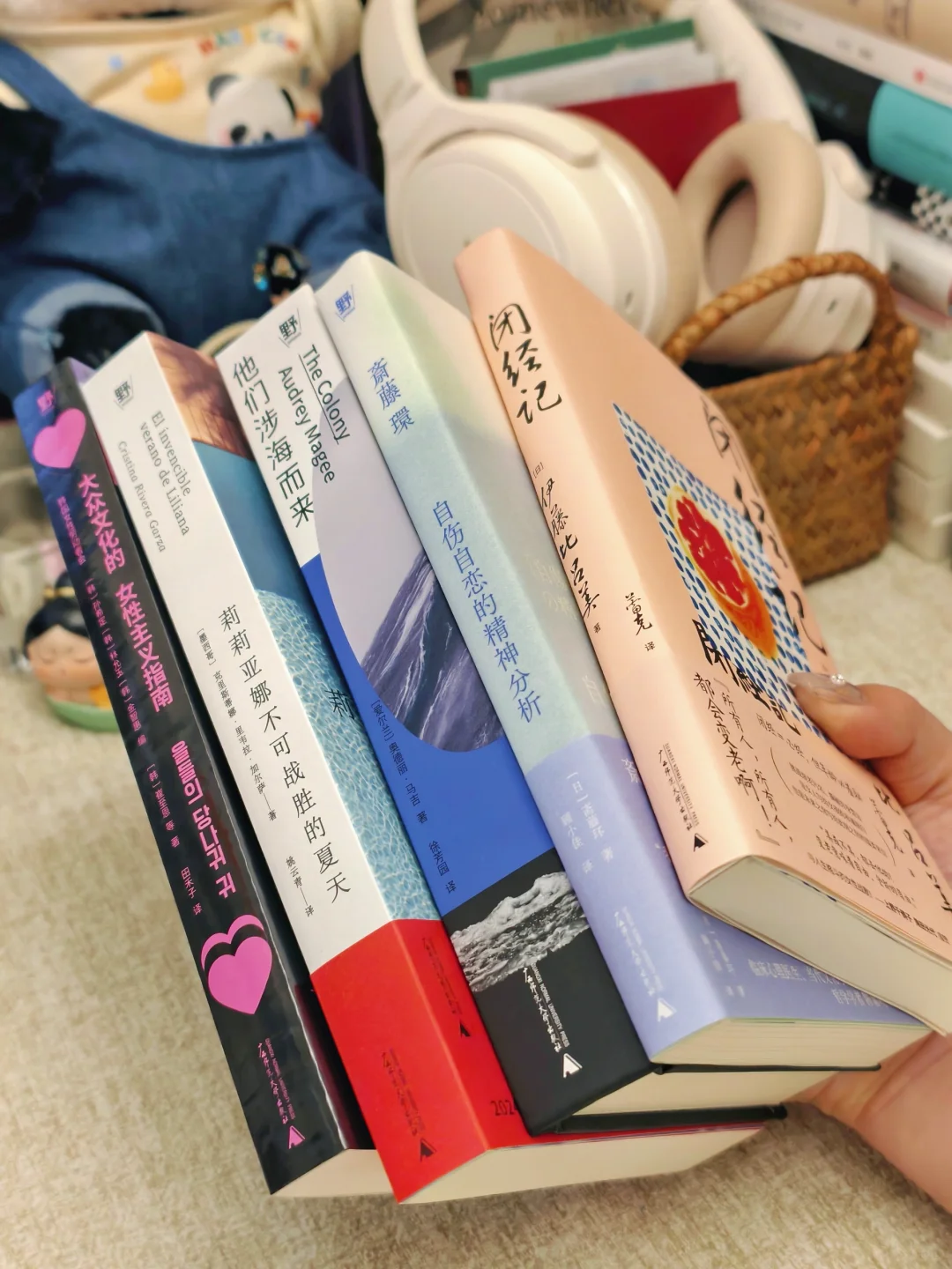 年度女性成长书单|那就祝她铮铮，祝她昂扬