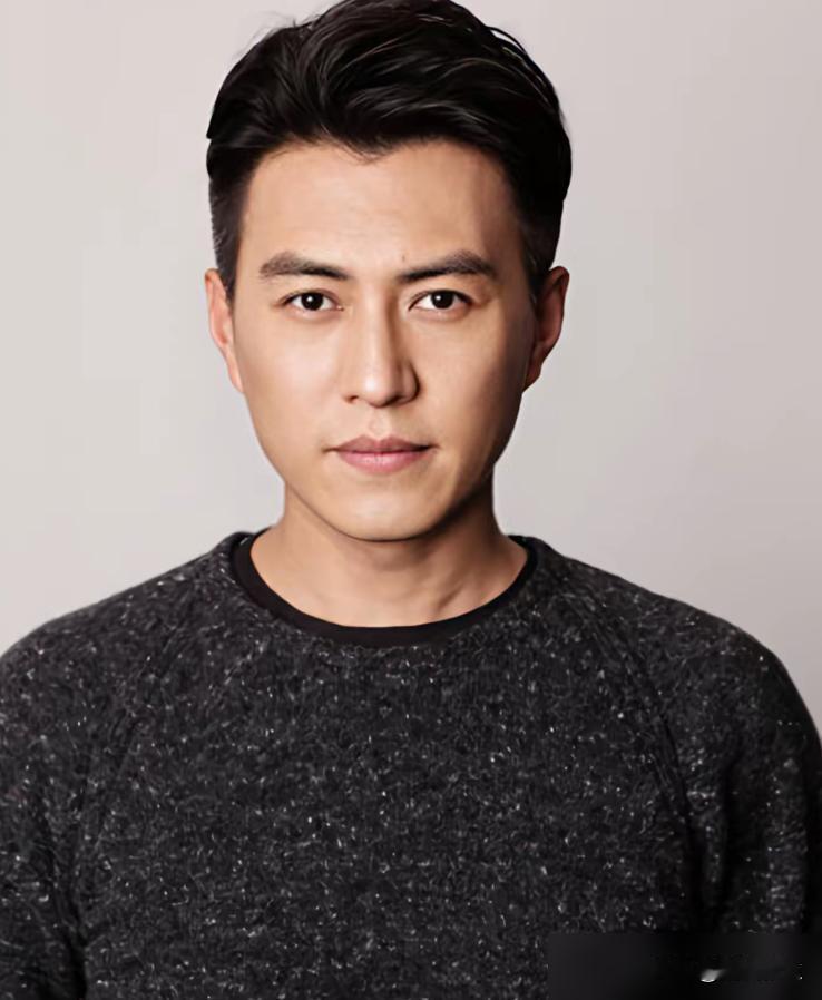 靳东商业版图，有她名字。
他曾持股18家公司，注册资本动辄千万。浙江贤君影视，