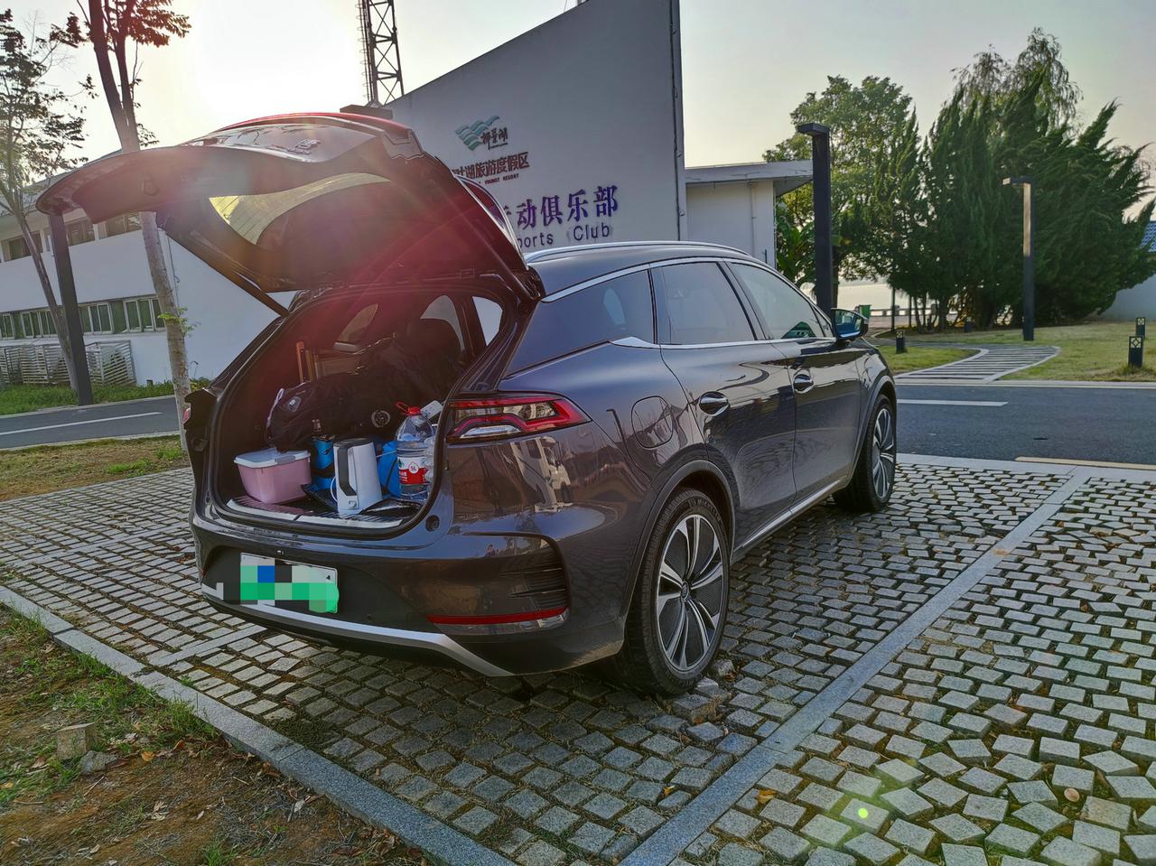 开着比亚迪唐DMP川西自驾游，比很多开燃油车去更舒服，也更省钱，一路上也看到不少