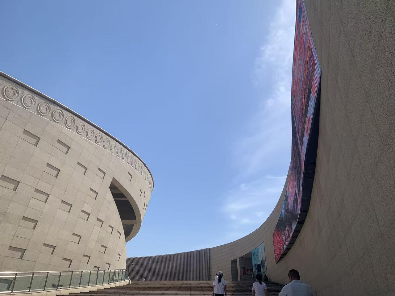 五一期间去了临汾，参观了博物馆。不得不承认，临汾博物馆着实藏有不少珍品！当然，最
