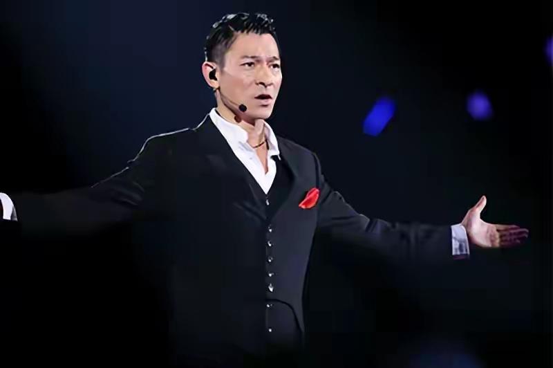 这一次，被央视公开点名的刘德华，让所有人见识到了他的江湖地位
 
一般明星要是被