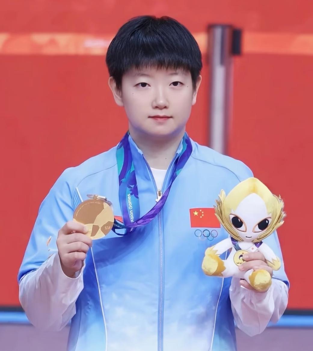 孙颖莎到底赚了多少钱？

网上有人估算，她在2025年至2026年的巅峰时期，年