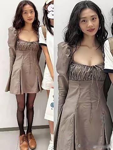 黄多多才19岁，风格就已经很接近妈妈孙莉了 ​​​