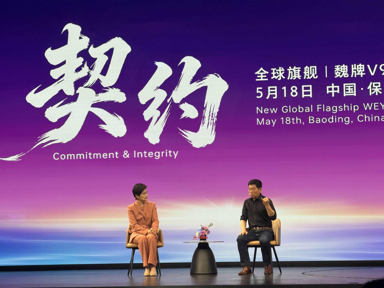 魏牌V9X有宋代官窑定瓷天下大白的优雅，也有民间小吃驴肉火烧的实在，其实这也是老