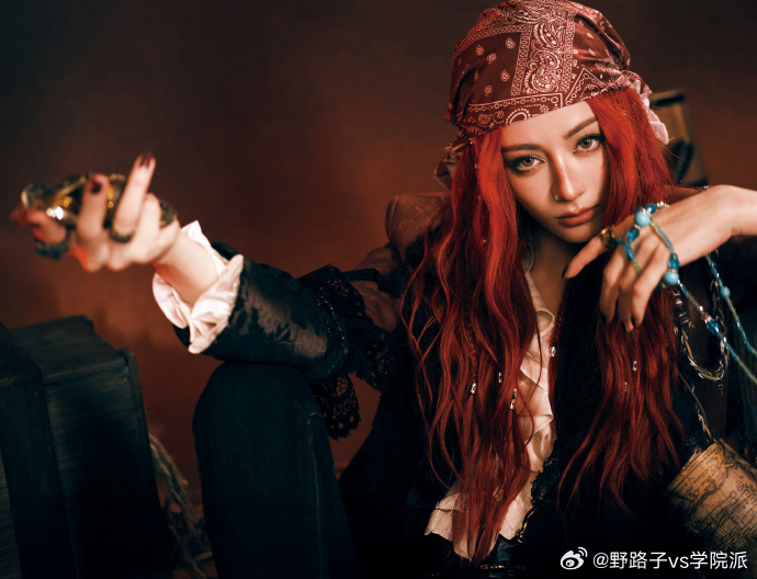 ​​野性与魅惑的完美碰撞！这个海盗预定年度出圈​​当热巴执剑而立的刹那，已经能预