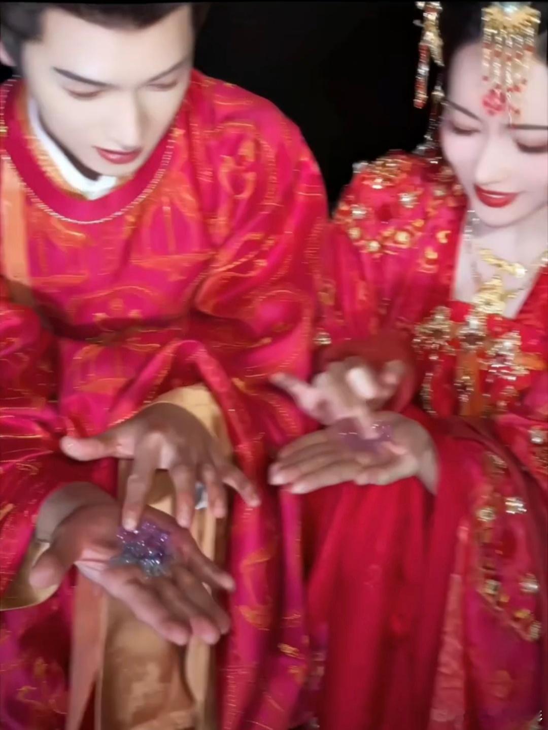 孟子义李昀锐吹烟花恭喜尚公主解锁两百万福利！孟姐和昀锐吹烟花名场面，氛围感拉满，