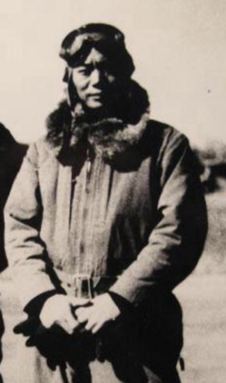 1945年，日军空军大队300多人被俘，一个少佐大胆指着伍修权的腰间："能不能把