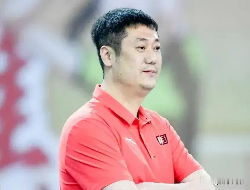 有一说一！女排世联赛中国1:3不敌波兰，主教练赵勇做错了以下三点：
1. 过分信
