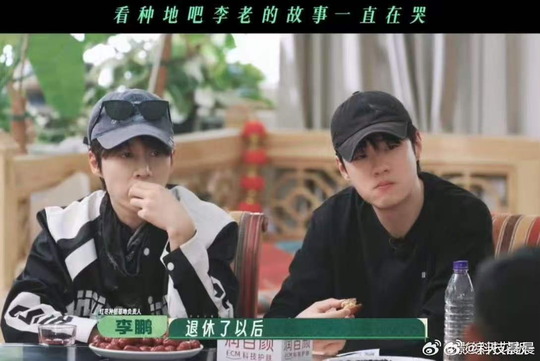看种地吧李老的故事一直在哭沙海无垠，治沙路漫长，李老凭着一份执念坚守，盼着终有一